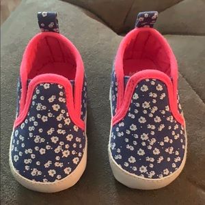 Navy sneaker crib shoes.